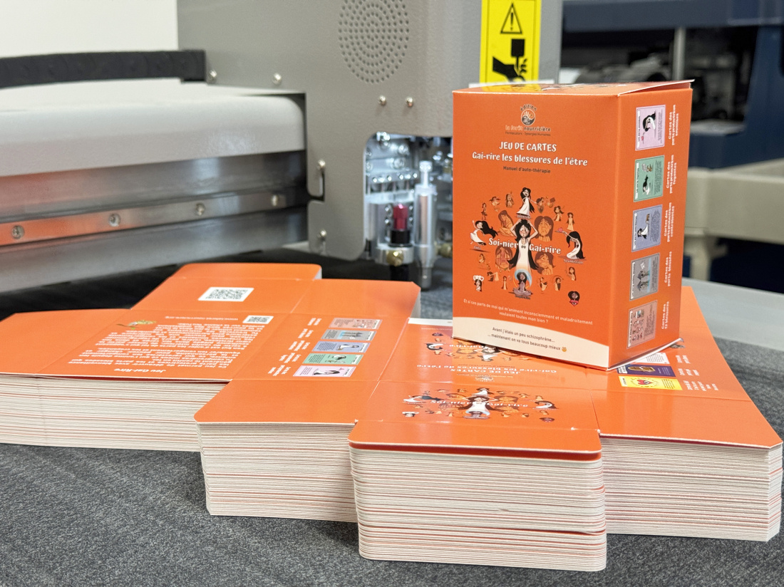 Découpe et mise en forme d'une boîte de jeu de cartes